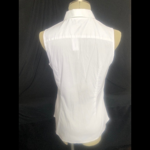 Banana Republic White Sleeveless Fitted Button Down Shirt - Picture 2 of 5
